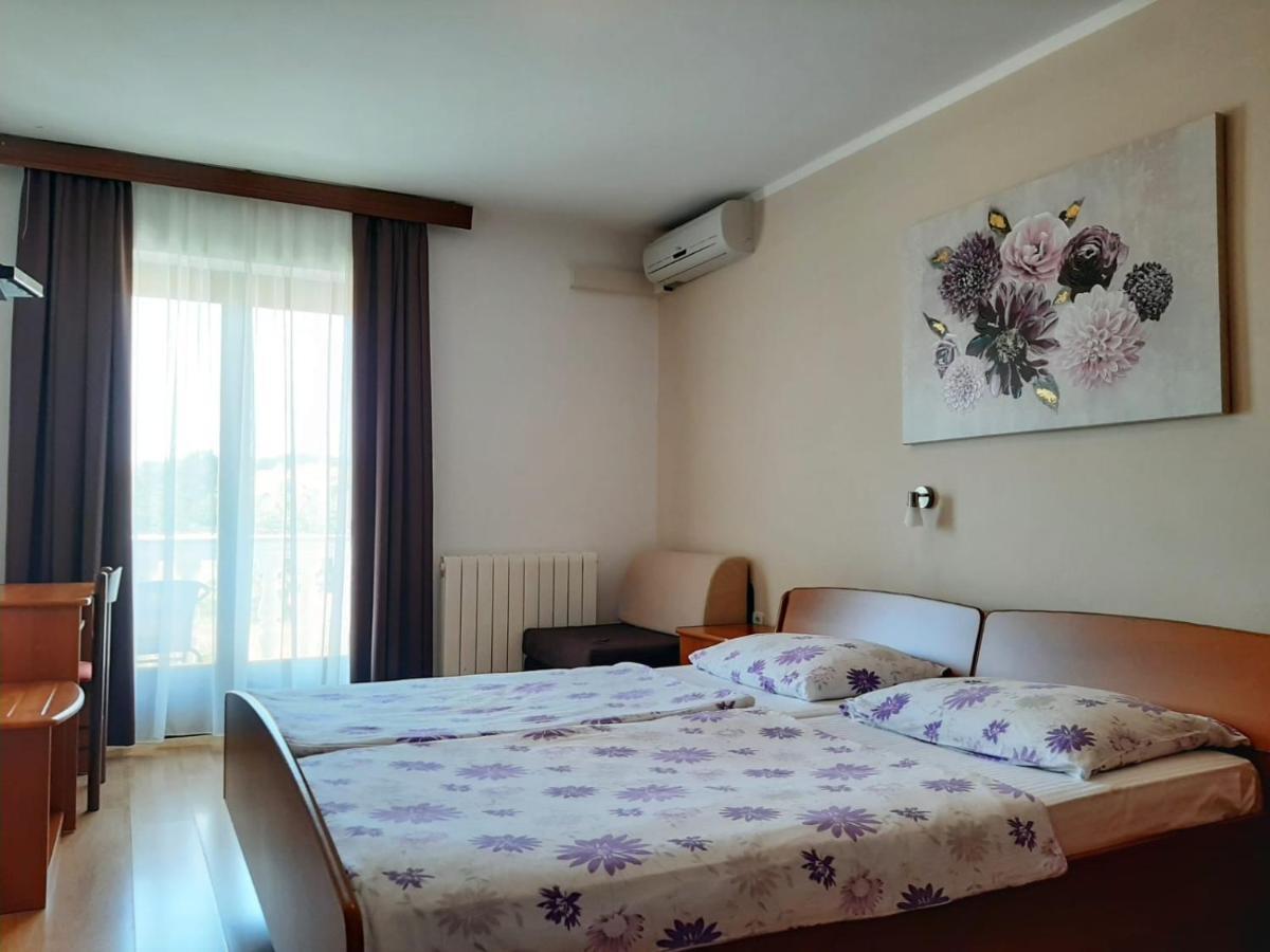 Pansion Katarina Bed & Breakfast Malinska Exterior photo