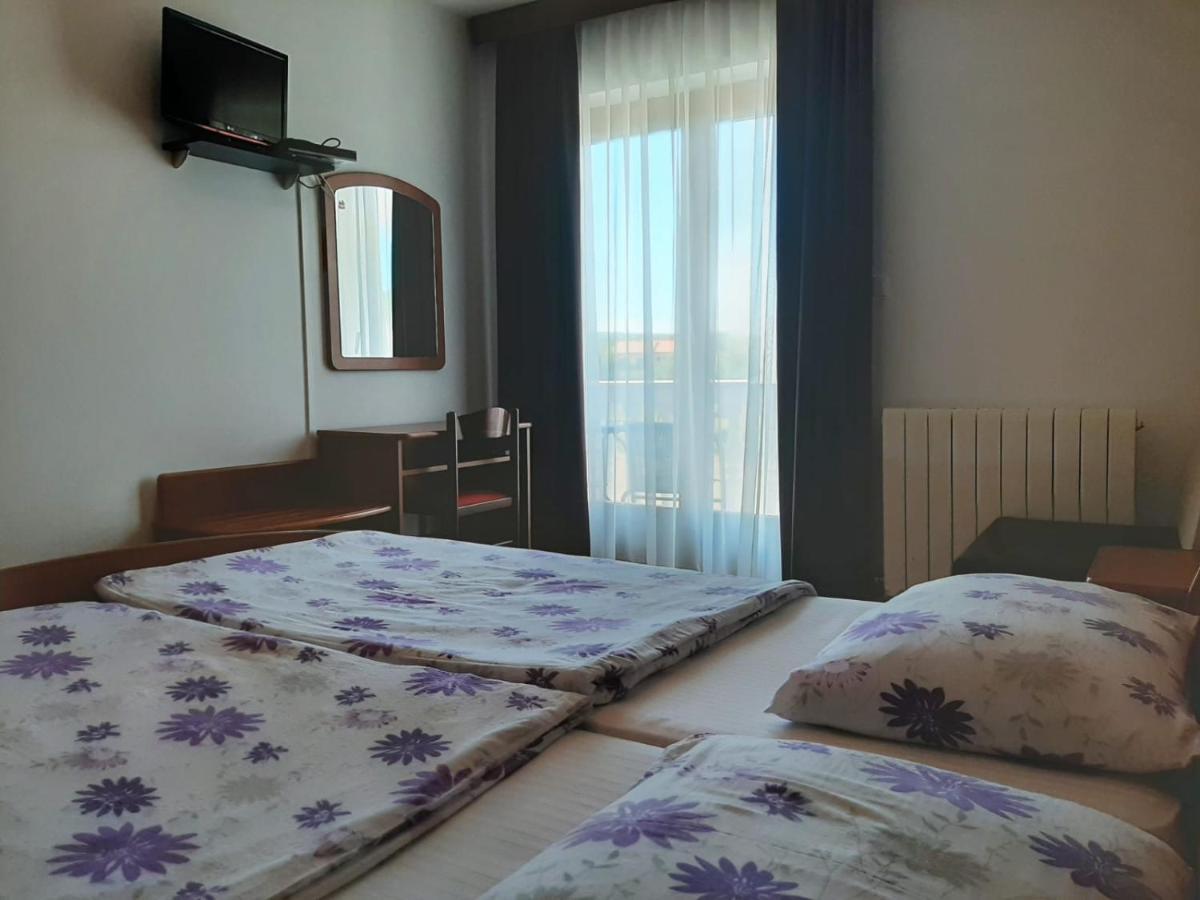 Pansion Katarina Bed & Breakfast Malinska Exterior photo