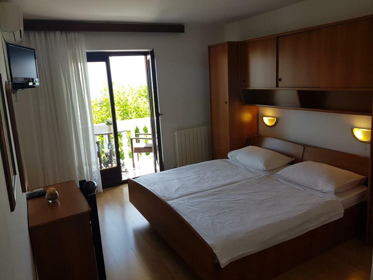 Pansion Katarina Bed & Breakfast Malinska Exterior photo